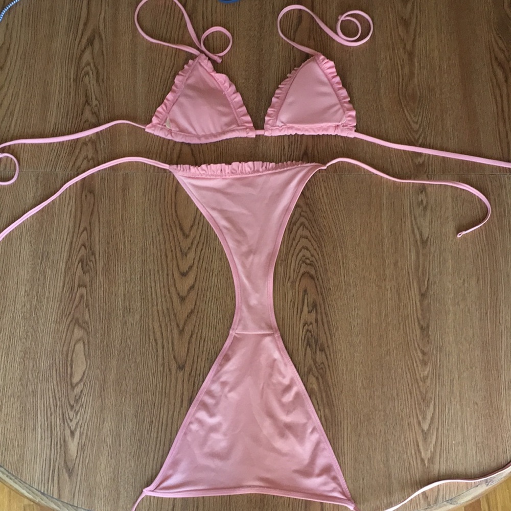 Pink ruffle bikini - Picture 3 of 3